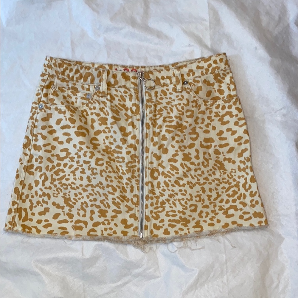 We The Free Tan leopard  Mini Skirt Night Out Size 28 EUC Silver Zip
